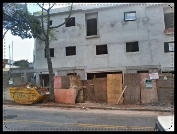 Sobrados excelente localização preço excelente- vila vitória